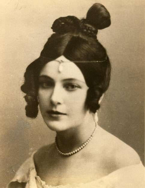 Актерское будущее молодой Ольги Баклановой представлялось блистательным и безоблачным, но тут грянула революция