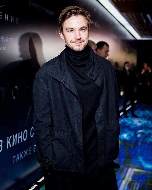 Актер Александр Петров