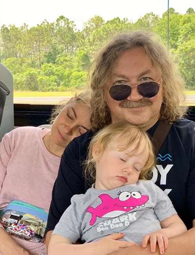 Игорь Николаев с семьей