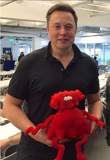 Девушка Илона Маска позировала с округлившимся животом