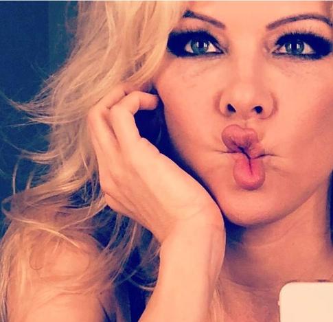 Памела Андерсон тайно вышла замуж за 74-летнего продюсера