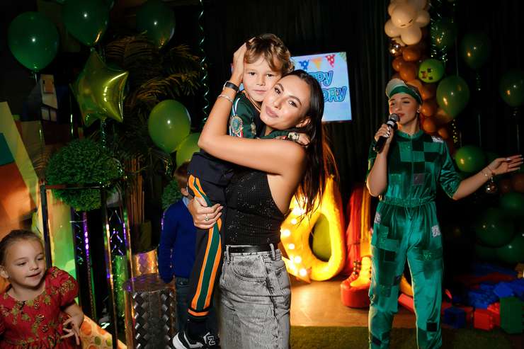 Инна Жиркова с именинником - сыном Даниилом