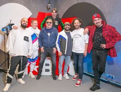 Дима Билан и другие артисты (Игорь Николаев - в центре фото)
