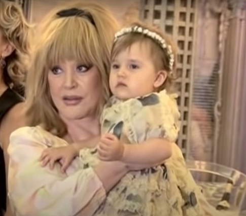 Пугачева снова стала бабушкой