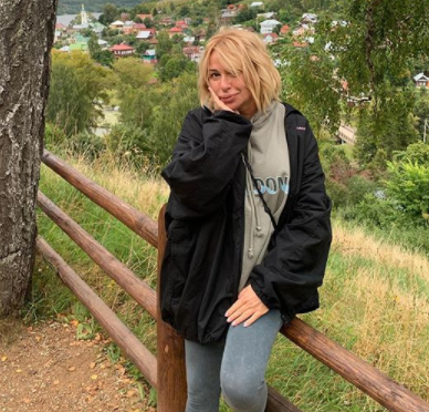 «Как штык»: Алена Апина пообещала вернуться в соцсети