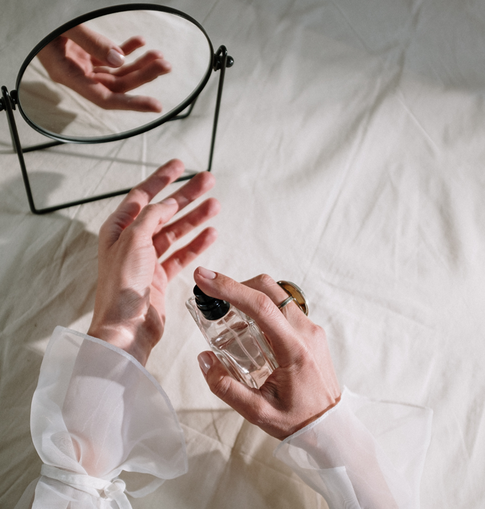 Снять табу: о «возрастных» парфюмах, которые можно носить всем