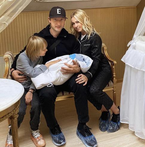 С золотой каемкой: 5 дорогих покупок звезд для своих наследников