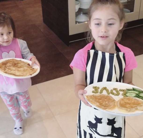 Дети не только едят мамину пищу, но и готовят сами