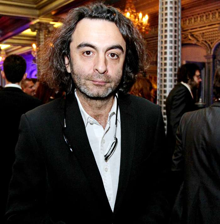 "Когда я снимал свое первое кино с друзьями, меня называли «мягкий тиран». Я не орал, потому что никому не платил, но требовал по полной" Когда я снимал свое первое кино с друзьями, меня называли «мягкий тиран». Я не орал, потому что никому не платил, но требовал по полной