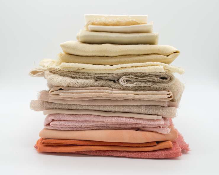 Не стирайте белые полотенца с цветными вещами