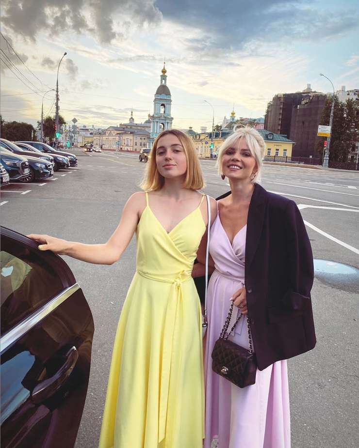 Елена Николаева и Ариадна Волочкова