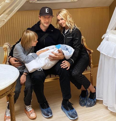 Яна Рудковская обставила детскую для младшего сына Арсения