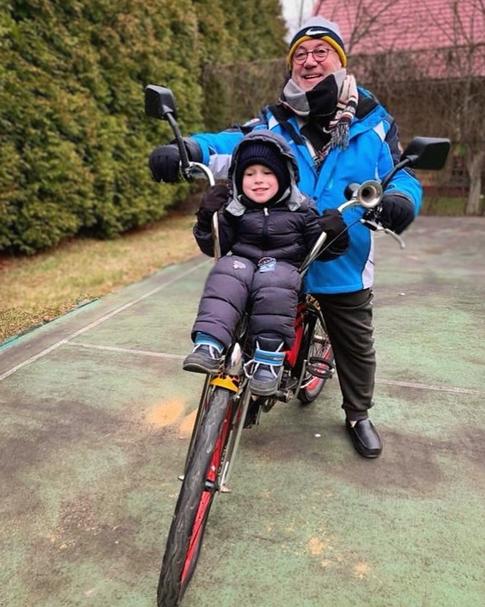 Винокур воспитывает у внука бойцовский характер