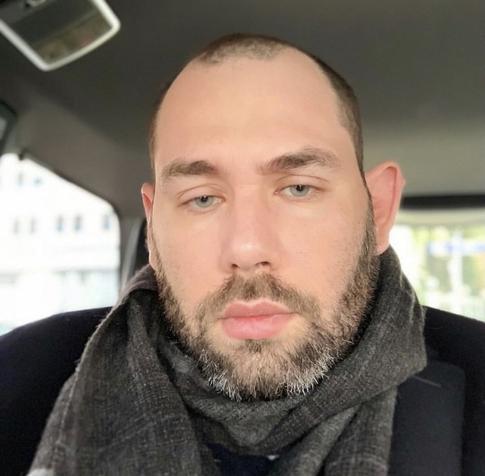 Слепаков намекнул на развод с женой