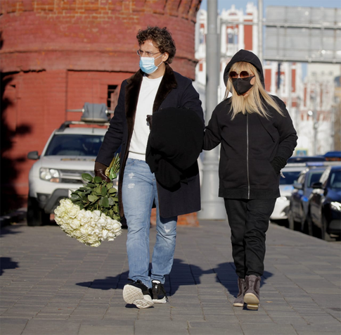 Пугачева и Галкин простились с Михаилом Жванецким