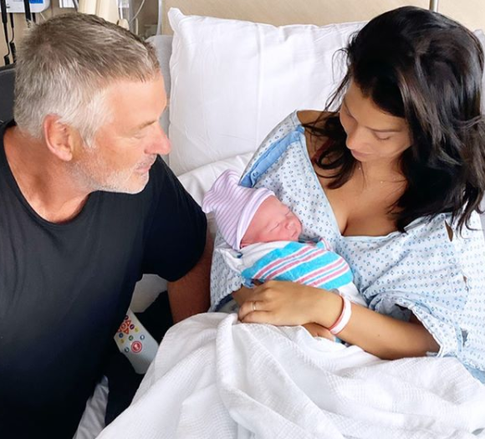 От Болдуина до Петросяна: звездные мужчины, ставшие отцами в возрасте за шестьдесят