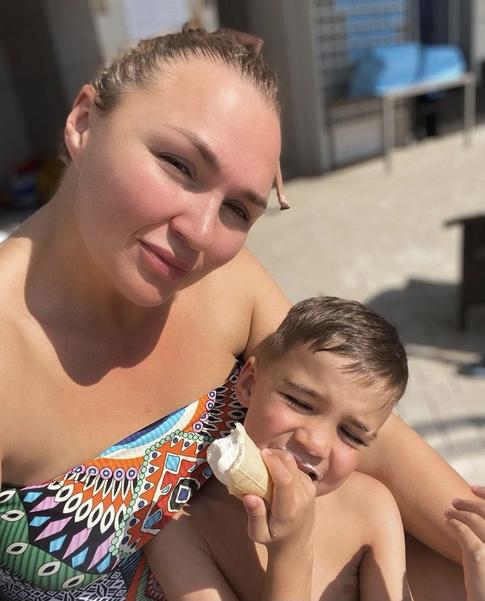 Надежда Ангарская рассказала о сложностях своей первой беременности