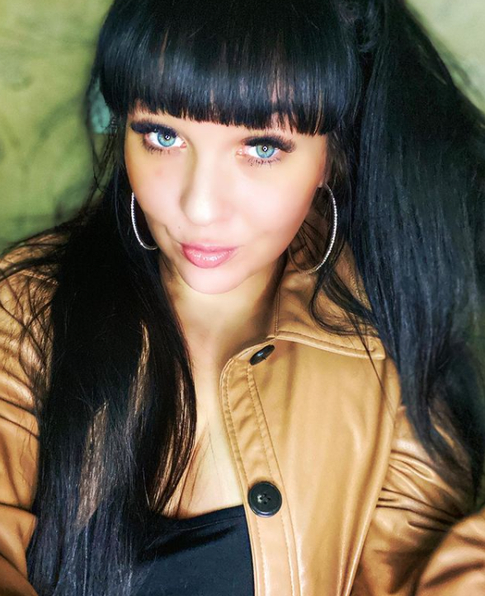 «Мне не страшно»: внучка Стриженова рассказала о насилии со стороны отца