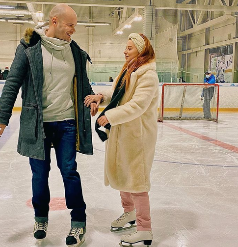 Юлия Савичева поделилась редким снимком со своим мужем