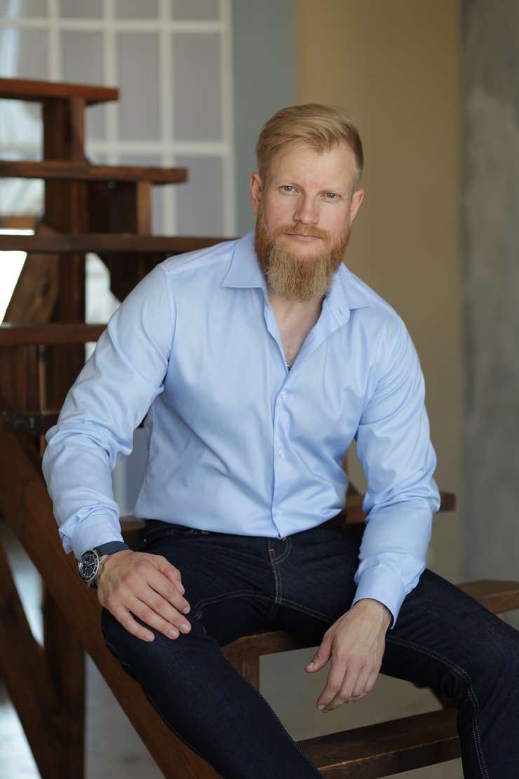 Пластический хирург Максим Вуйлов