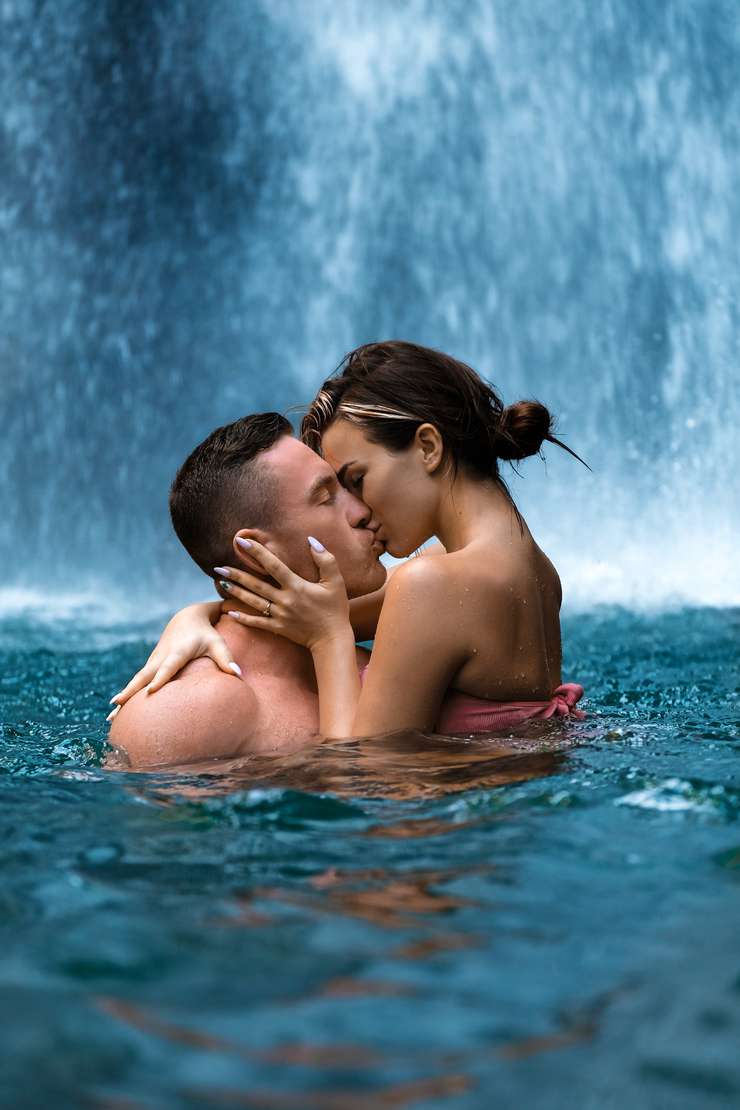 старайтесь ко всему подходить максимально осознанно, учитесь чувствовать и любить в первую очередь себя