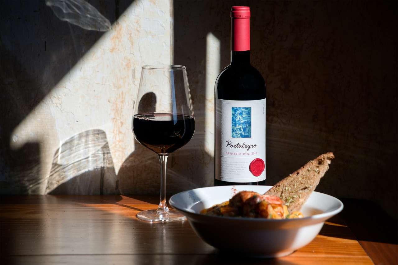 Если у вас нет под рукой вина или вы решите не употреблять алкоголь, вы можете использовать множество безалкогольных заменителей, которые сделают вашу еду такой же вкусной