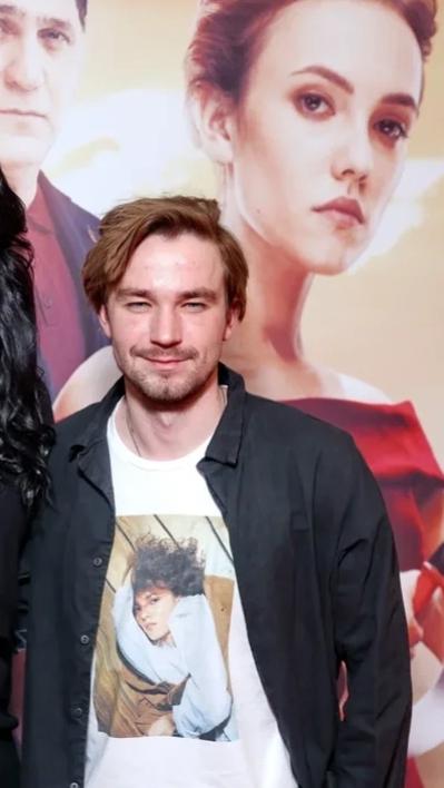 Александр Петров приехал на премьеру без Милославской: «Она очень расстроена»