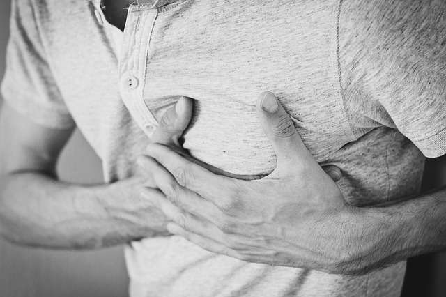 Интенсивная боль за грудиной может быть признаком инфаркта
