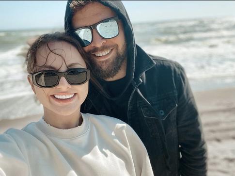 Солистка группы Artik&Asti вышла замуж