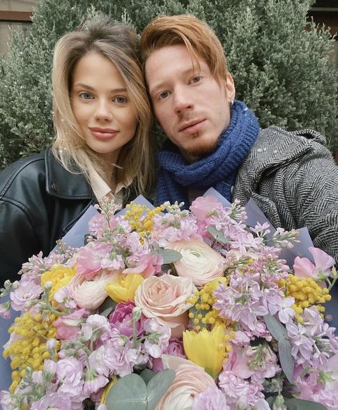 Никита Пресняков с женой показали подаренную Пугачевой квартиру