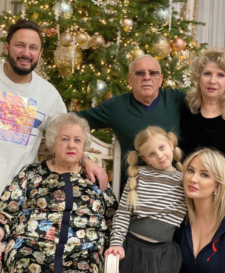 Стас Михайлов с семьей