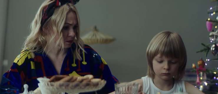 Яна Рудковская сыграла мать-домохозяйку