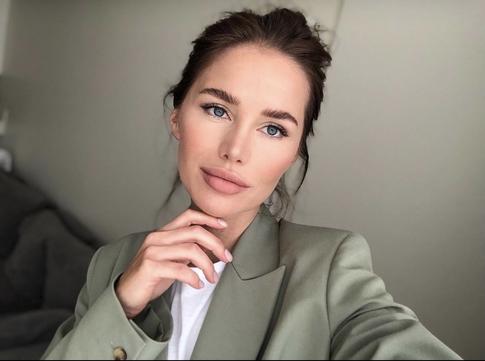 Певица Алекса спровоцировала слухи о беременности