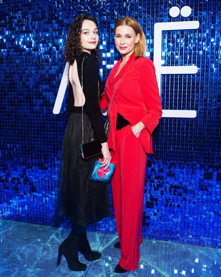 Любовь Толкалина с 20-летней дочерью Машей Любовь Толкалина с 20-летней дочерью Машей