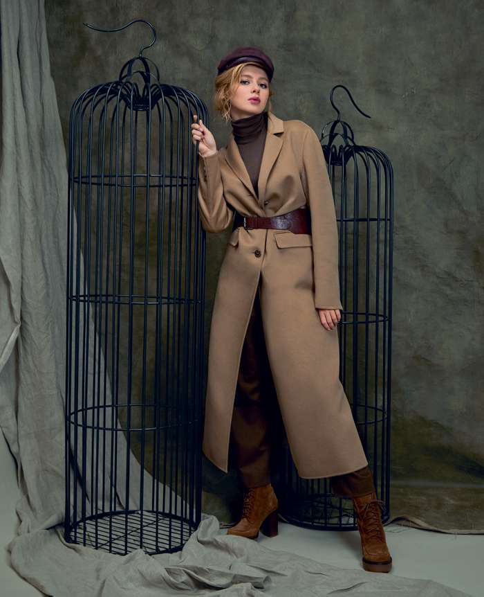 Пальто, Prada (VipAvenue); Кепи, by Alina Koroleva; Водолазка, брюки, ремень, все – Brunello Cucinelli (VipAvenue); Ботильоны, Vic Matie (VipAvenue) Пальто, Prada (VipAvenue); Кепи, by Alina Koroleva; Водолазка, брюки, ремень, все – Brunello Cucinelli (VipAvenue); Ботильоны, Vic Matie (VipAvenue)