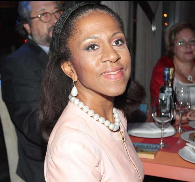 Елена Ханга