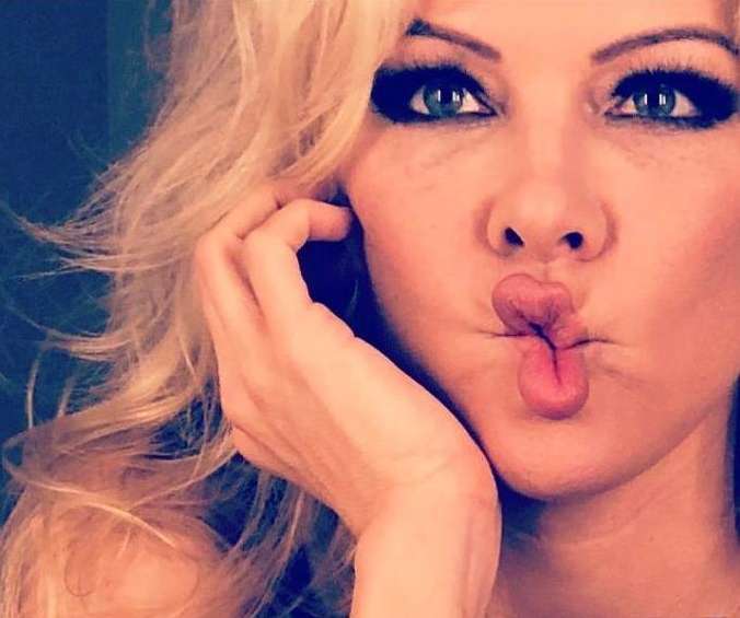 Памела Андерсон