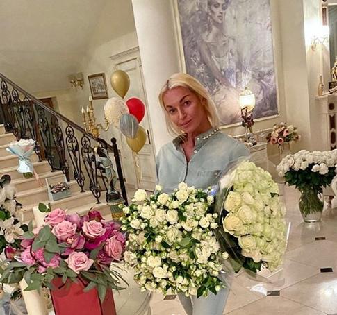 Волочкова перенесла дату своей свадьбы