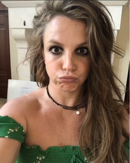 Бритни Спирс попала в клинику с переломом ноги