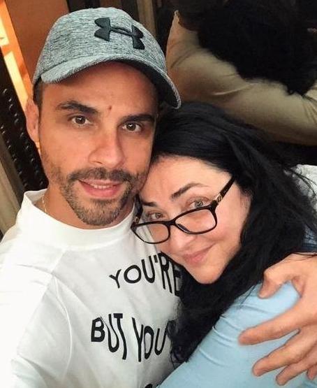 Экс-супруг предлагал Лолите вредные БАДы