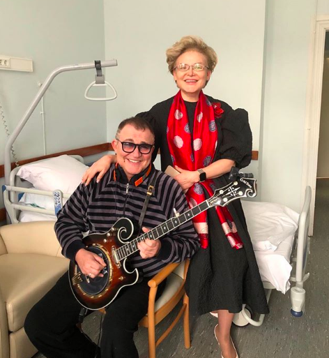 Елена Малышева навестила Дмитрия Диброва в больнице