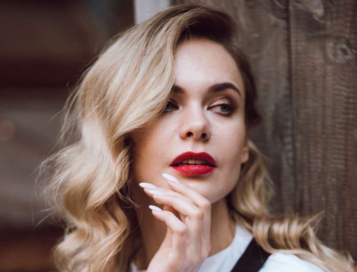 На сегодняшний день существует огромное количество филлеров на основе гиалуроновой кислоты для увеличения губ