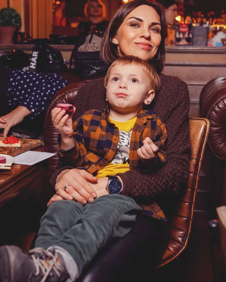 Ребенок артистки растет невероятно самостоятельным мальчиком
