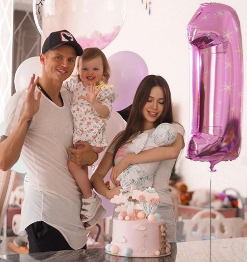 Тарасовы крестили младшую дочь