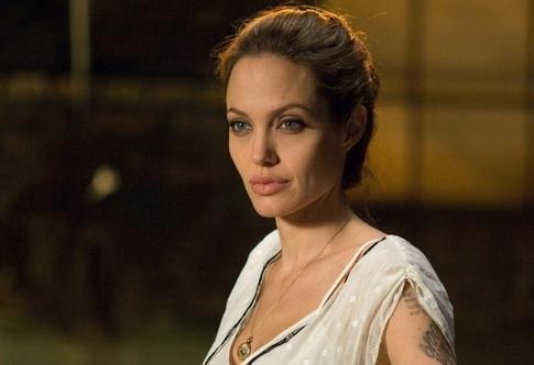 Двух дочек Джоли проопериро­вали