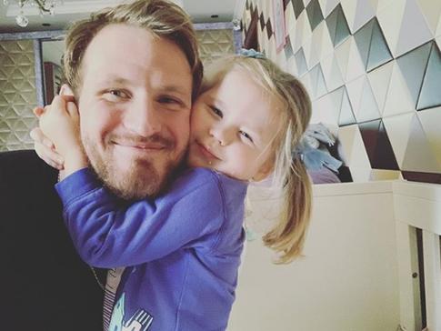 Экс-супруг Пелагеи познакомил новую избранницу с мамой