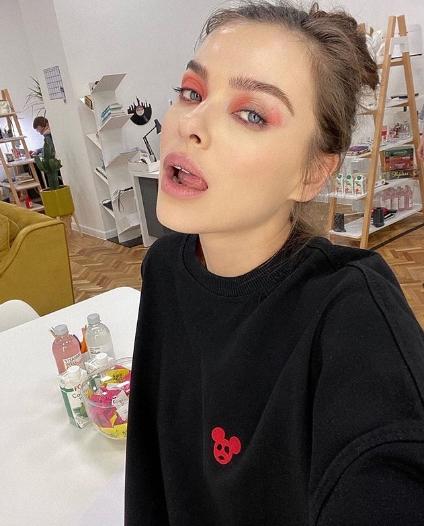 Темникова вколола в щеки жир с живота