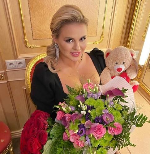 Семенович потеряла крупный контракт из-за коронавируса