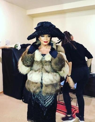 Долину раскритико­вали за «пижамный» наряд и «переделанное» лицо