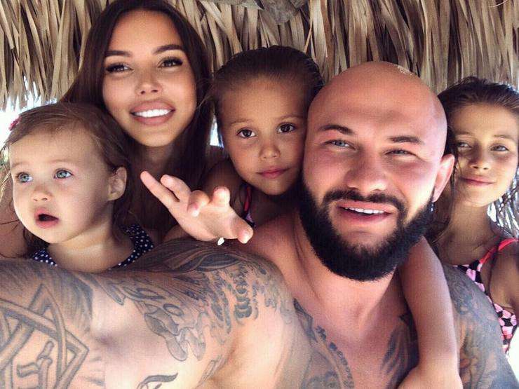 По мнению бывших соседей, рэперу необходимо было проводить с детьми больше времени По мнению бывших соседей, рэперу необходимо было проводить с детьми больше времени